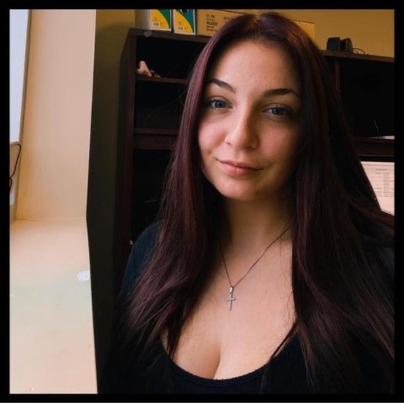 Meet your Posher, Holley - Picture 1 of 1